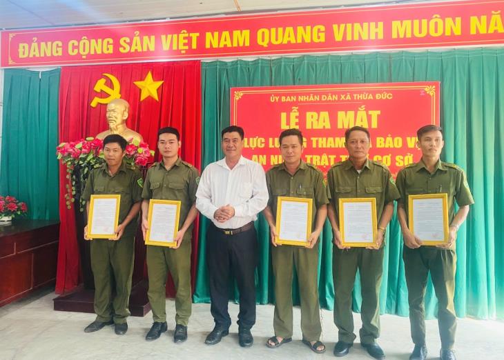 Lễ ra mắt Lực lượng tham gia bảo vệ an ninh trật tự ở cơ sở  trên địa bàn xã Thừa Đức